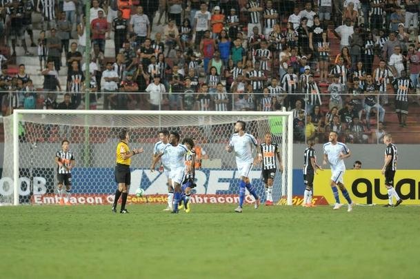 Confira as melhores imagens do duelo na estreia do Campeonato Brasileiro