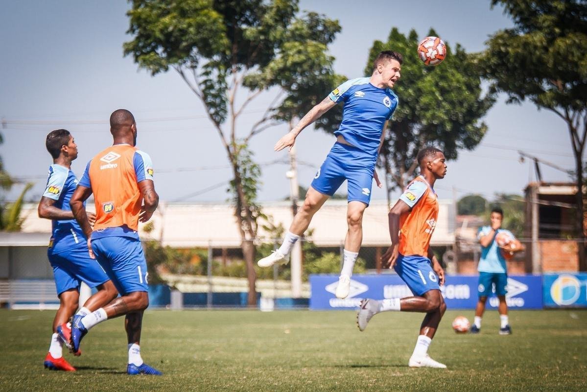 Cruzeiro treinou na manh desta sexta-feira (01/02), na Toca da Raposa II