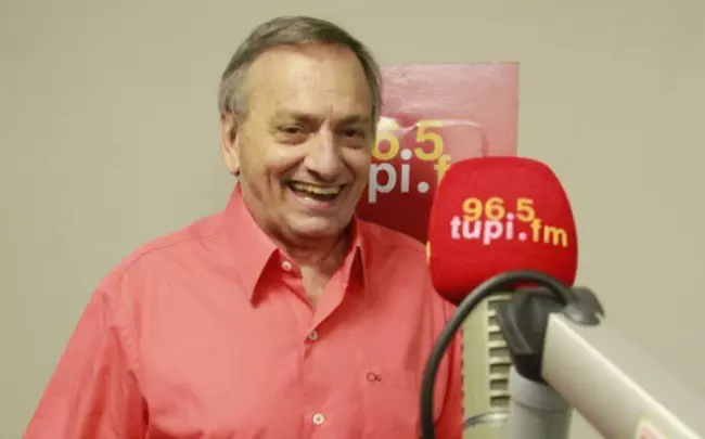 Tupi homenageou o radialista: