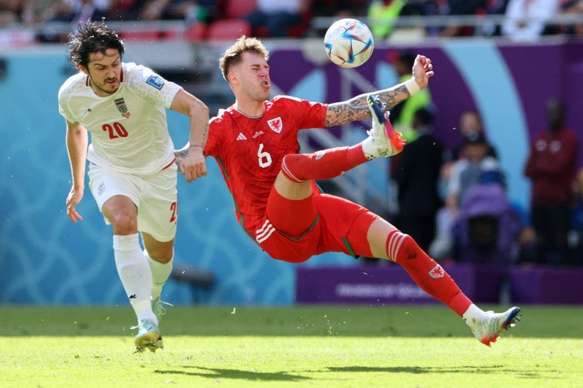 Pela segunda rodada do Grupo B da Copa do Mundo do Catar, Pas de Gales e Ir duelam no Estdio Ahmad Bin Ali, em Al Rayyan