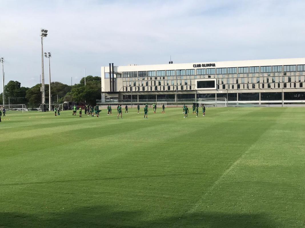 Fotos do treino do Amrica no CT do Olimpia, do Paraguai, nesta tera-feira (01/03). Coelho enfrenta o Guaran pela partida de volta da segunda fase da Copa Libertadores nesta quarta (02/03).