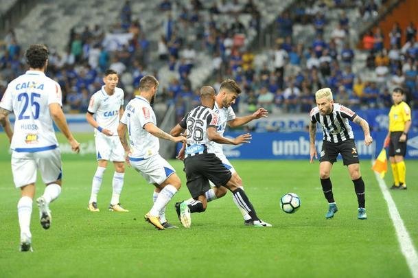 Imagens da torcida e da partida entre Cruzeiro e Santos, no Mineiro