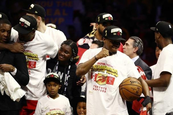 Toronto Raptors vence a sexta partida das finais, na Oracle Arena, e faz a festa