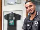 Rafael interage com torcida e imagina estrear no Botafogo em duas semanas