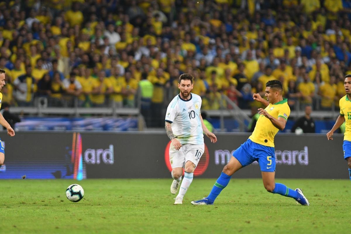 Fotos da vitria do Brasil sobre a Argentina, por 2 a 0, no Mineiro, pela semifinal da Copa Amrica; Gabriel Jesus e Firmino marcaram os gols da seleo em BH