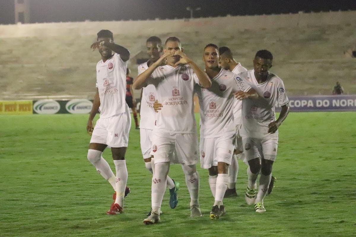Na reabertura dos Aflitos, em dezembro de 2018, e a partir de maro de 2019, o Nutico comeou a utilizar uma marca prpria, a NSeis. Na foto, atacante Wallace Pernambucano comemora gol com 2 uniforme da NSeis em jogo vlido pela Seletiva da Copa do Nordeste de 2019