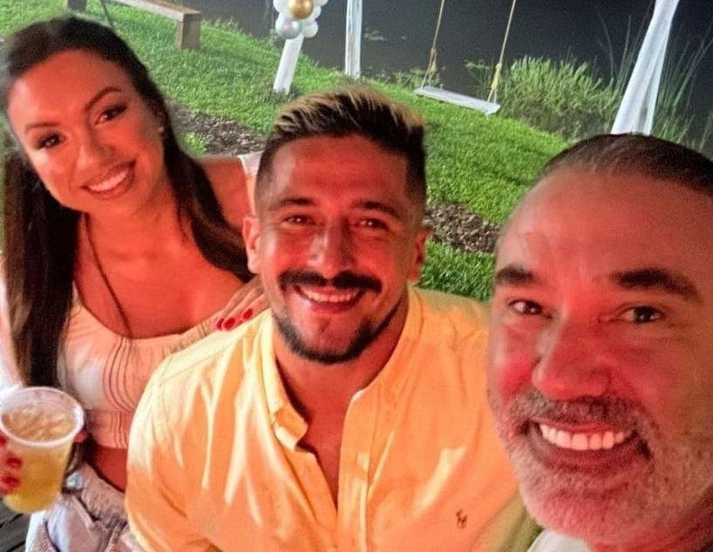 Atacante Alo�sio com amigos