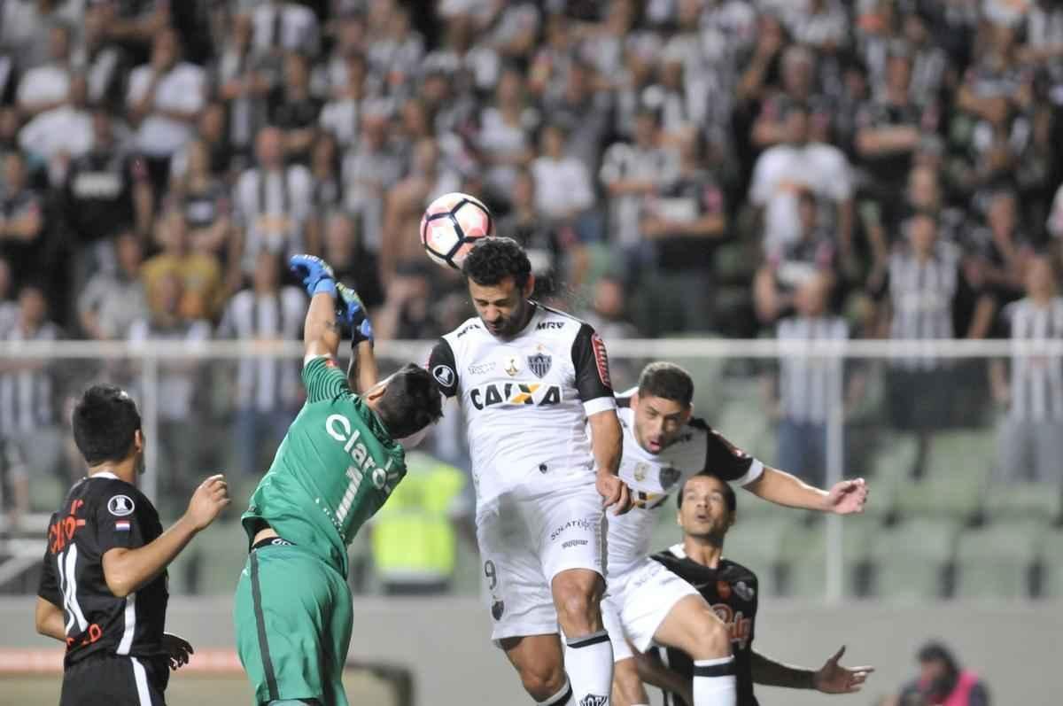 Imagens do duelo entre Atltico e Libertad-PAR, no Independncia, pela Copa Libertadores