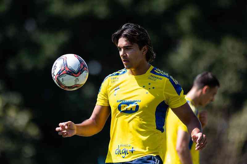 Cruzeiro Luxemburgo Lidera Equipe De Treinamento E Selecao Para O Jogo De Abertura