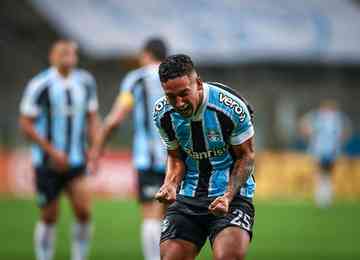 Com a vitória, o Grêmio ultrapassou provisoriamente o Sport e ficou na 18ª colocação, com 32 pontos