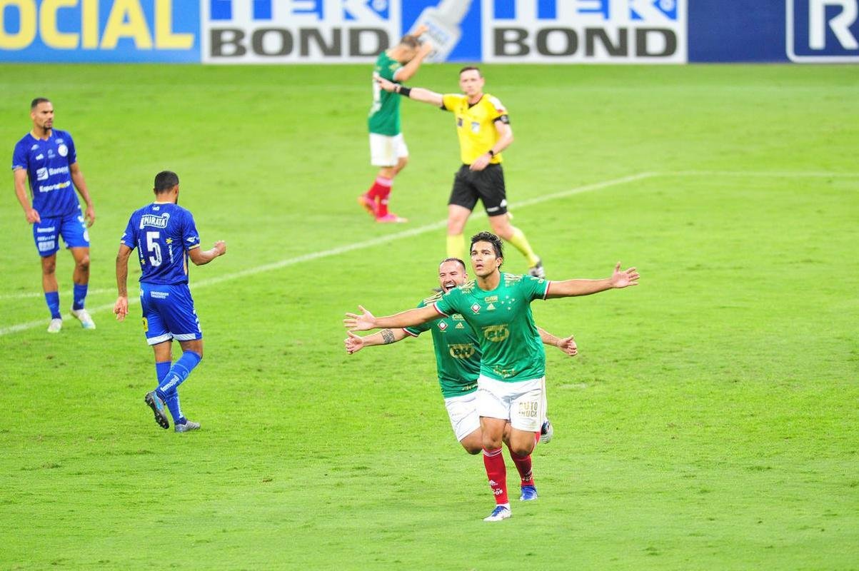 Fotos do jogo entre Cruzeiro e Confiana pela Srie B. Jogo  em Belo Horizonte marcou a volta da torcida cruzeirense ao Mineiro aps meses de ausncia devido  pandemia da COVID-19