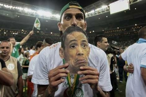 Torcedores do Cruzeiro tiram sarro de atleticanos após conquista do Mineiro