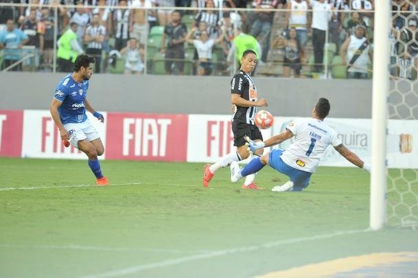 Fotos do primeiro tempo da finalssima do Mineiro, entre Atltico e Cruzeiro, no Independncia