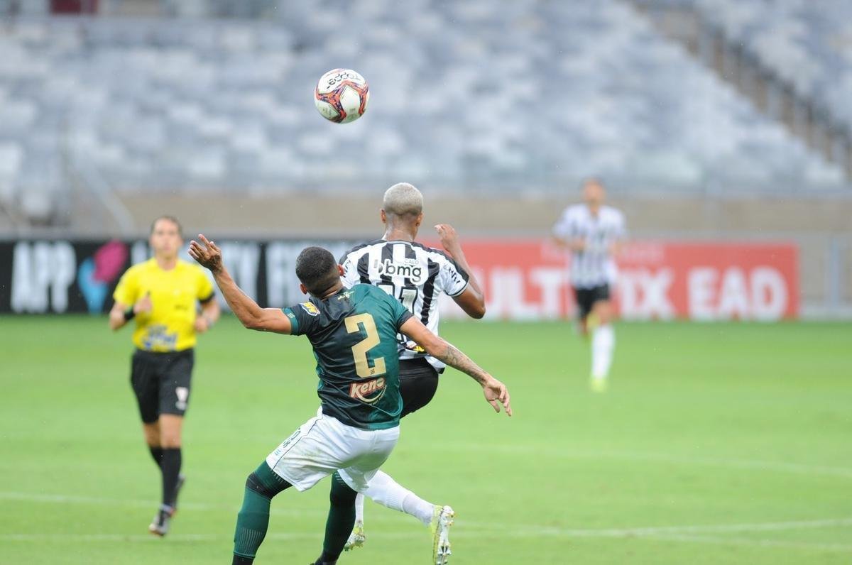 No segundo tempo, Joo Paulo arriscou de longe e marcou um golao para o Amrica: 1 a 1