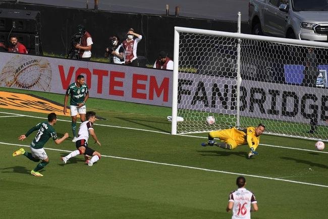 Final da Libertadores: fotos do gol de Raphael Veiga para o Palmeiras