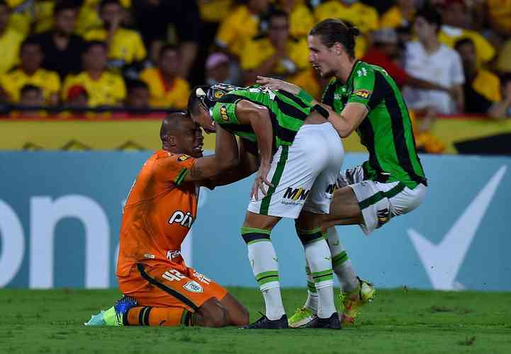 Fotos da deciso por pnaltis em Guayaquil, vencida pelo Amrica por 5 a 4 sobre o Barcelona. Coelho avanou  fase de grupos da Copa Libertadores.