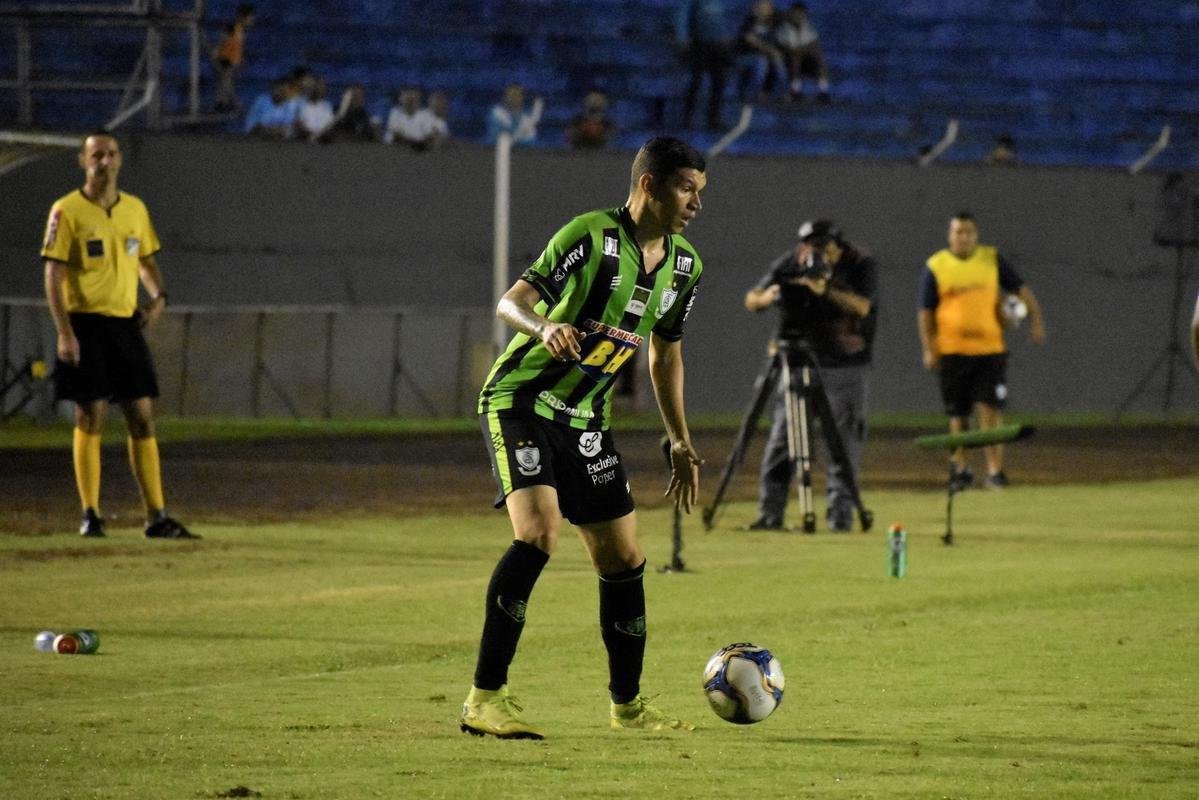 Amrica vence Londrina fora de casa e mantm sonho do acesso 