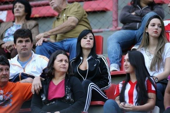 Imagens das torcidas de Villa e Cruzeiro no Alapo do Bonfim