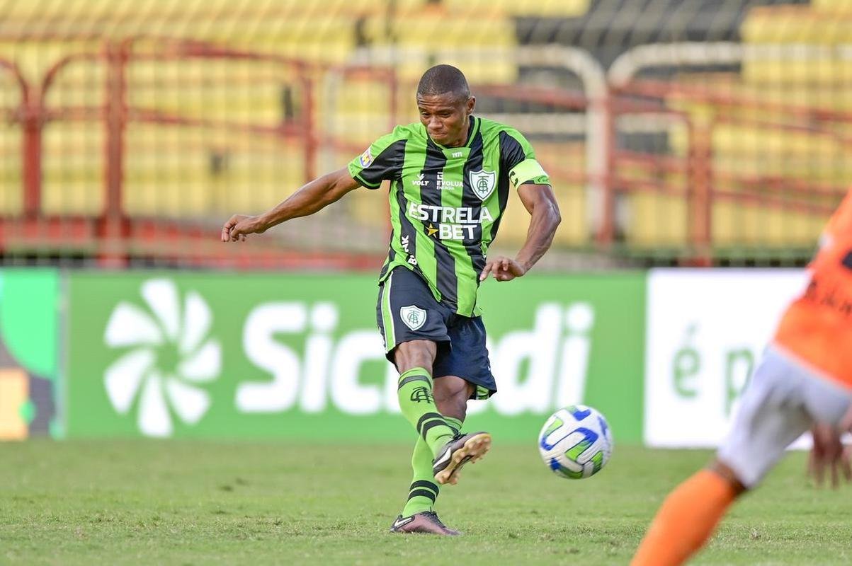 Fotos do jogo entre Nova Iguau e Amrica pela Copa do Brasil