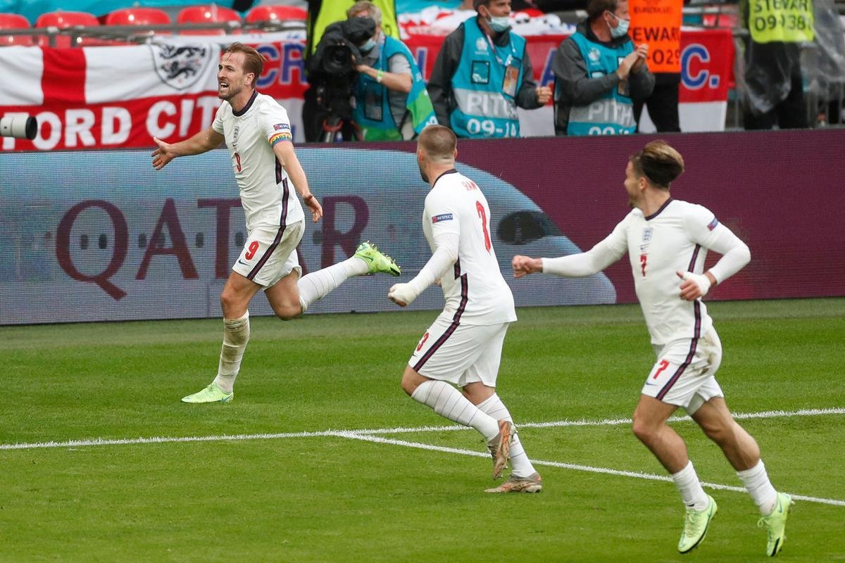 Fotos do gol de Harry Kane, da Inglaterra, sobre a Alemanha, em Wembley. Ingleses venceram por 2 a 0 e avanaram s quartas de final da Eurocopa