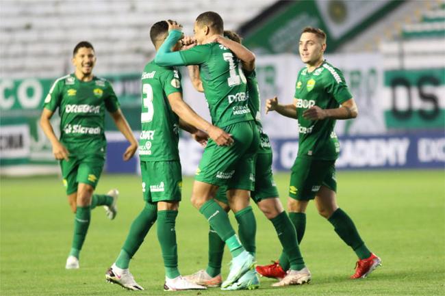 Jenison marcou e garantiu a vitória do Cuiabá fora de casa