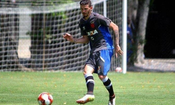 Luiz Gustavo (Vasco) - 24 anos - 5 jogos no Campeonato Brasileiro - Assumiu a titularidade nos ltimos jogos do Vasco antes da parada para a Copa do Mundo, mas ainda no completou o limite de sete partidas.