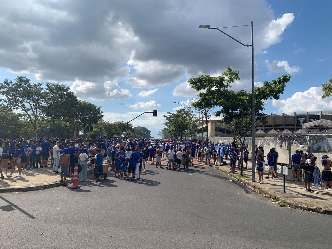 Chegada da torcida do Cruzeiro ao Mineir�o para a final do Campeonato Mineiro