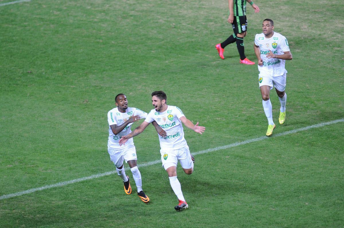 Fotos do jogo entre Amrica e Cuiab, no Independncia, em Belo Horizonte, pela segunda da Srie B do Brasileiro