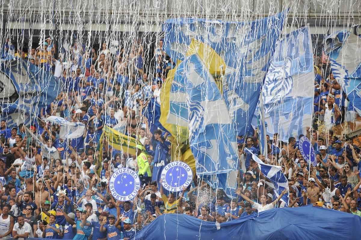 Torcida do Cruzeiro no clssico contra o Atltico, no Mineiro, pela 10 rodada do Estadual