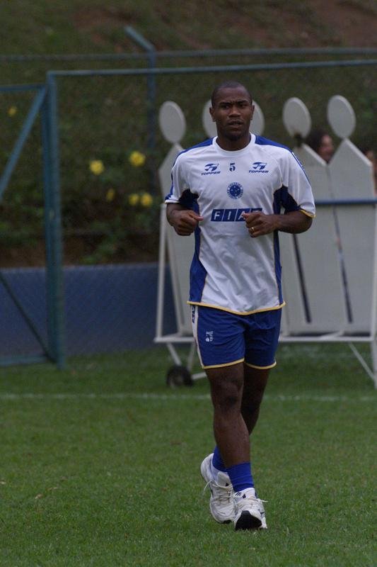 Fotos do zagueiro Joo Carlos em suas passagens pelo Cruzeiro, entre 1996 e 2001