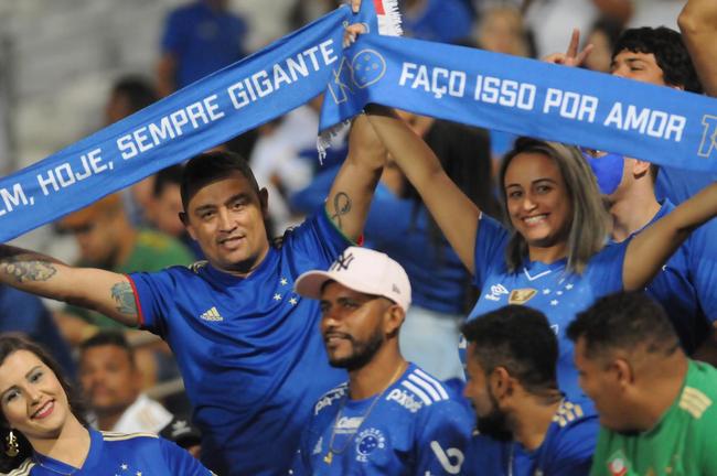 Fotos da torcida do Cruzeiro na partida de volta das oitavas de final da Copa do Brasil, contra o Fluminense, no Mineiro (Juarez Rodrigues/EM/DAPress)