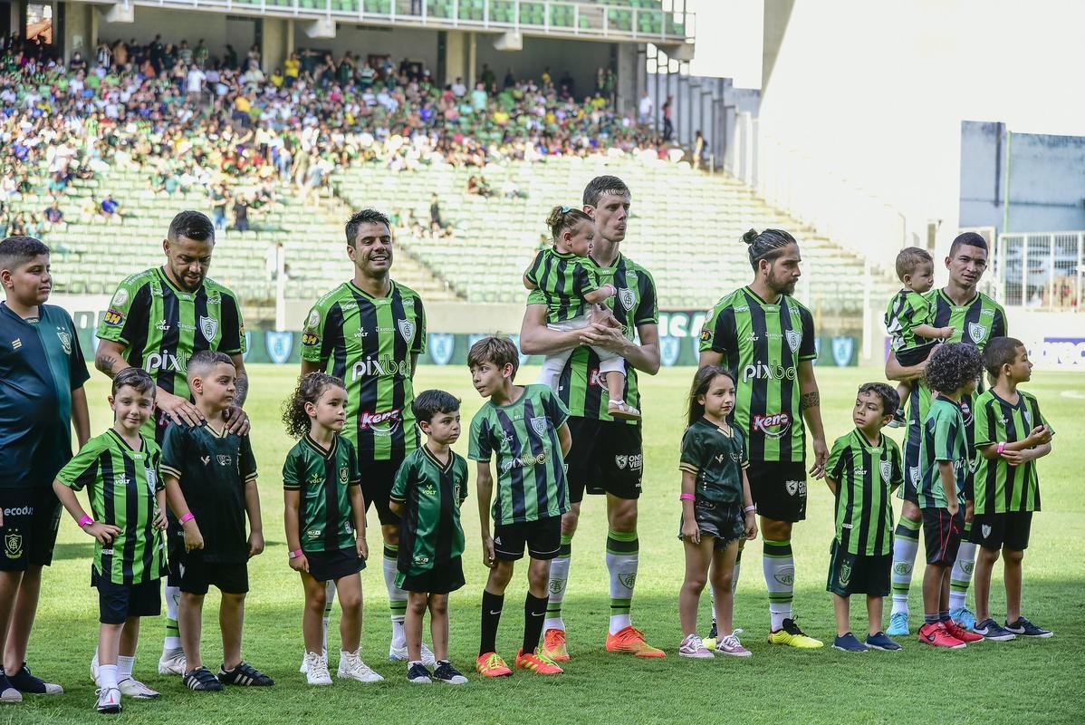 As fotos do duelo decisivo entre Amrica e Atltico, neste domingo (13/11), no Independncia, em Belo Horizonte. Partida foi vlida pela 38 rodada da Srie A do Campeonato Brasileiro.
