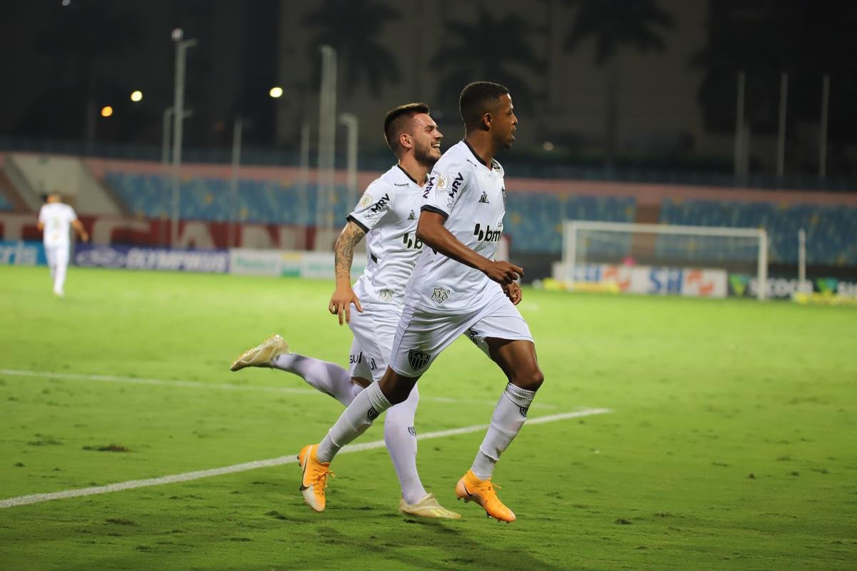 Atltico venceu Atltico-GO de virada, por 4 a 3, com gols de Keno (3) e Nathan; Com resultado, Galo assumiu liderana do Campeonato Brasileiro, com 21 pontos