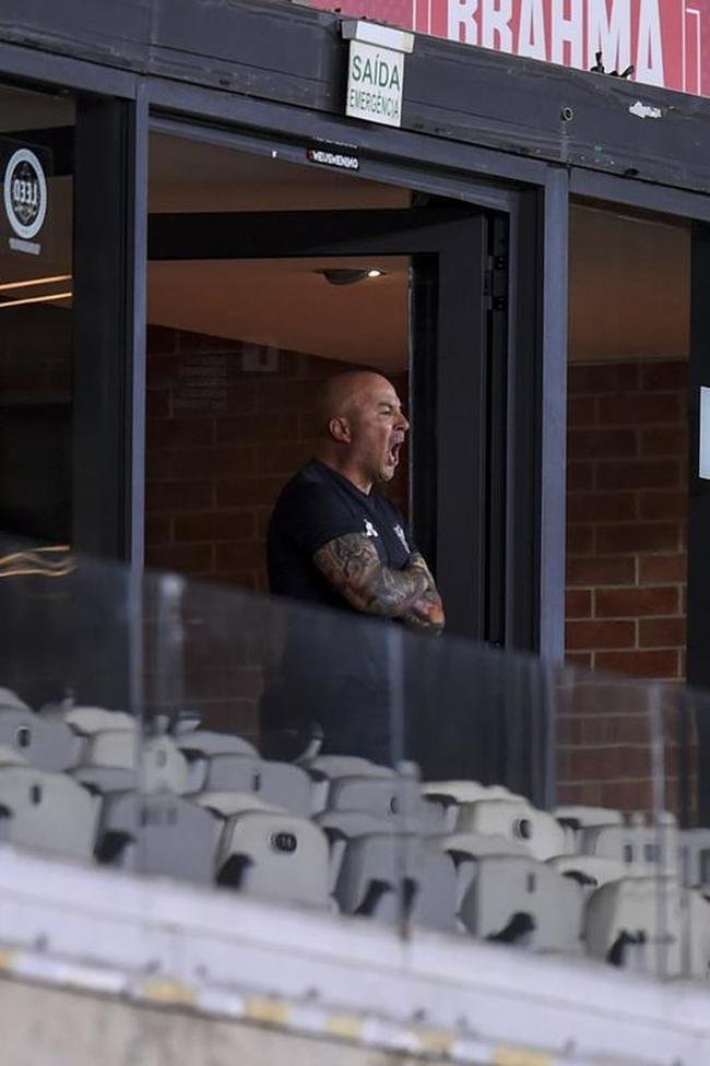 As reaes de Sampaoli e Vargas na goleada do Atltico sobre o Flamengo