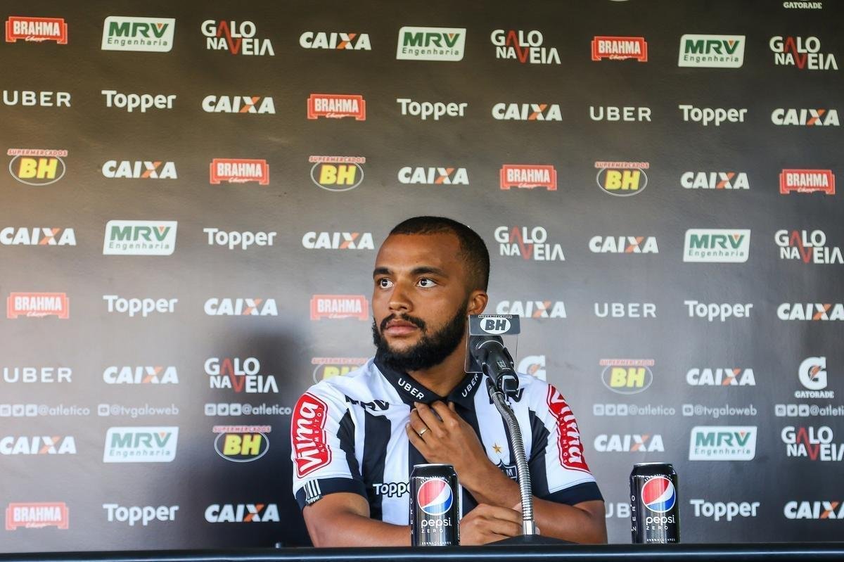 Samuel Xavier - foi contratado para a temporada 2018 com o intuito de substituir Marcos Rocha, que pouco depois foi para o Palmeiras, por emprstimo. O jogador conta com a confiana de Oswaldo de Oliveira, com quem trabalhou no Sport.