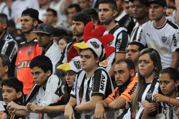 Torcedores do Atltico saram decepcionados do Mineiro com derrota por 3 a 1, e ouviram festa gremista