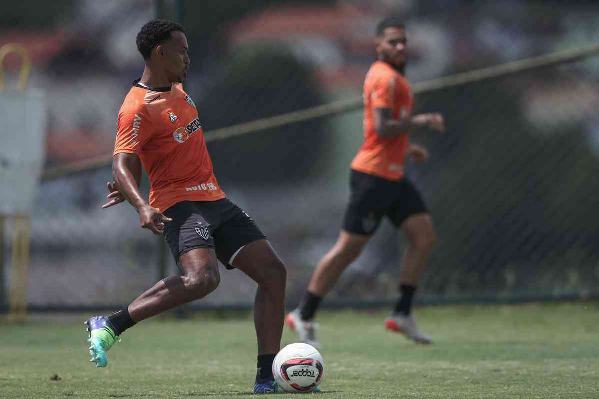 Fotos do primeiro treino de Junior Alonso no retorno ao Atltico