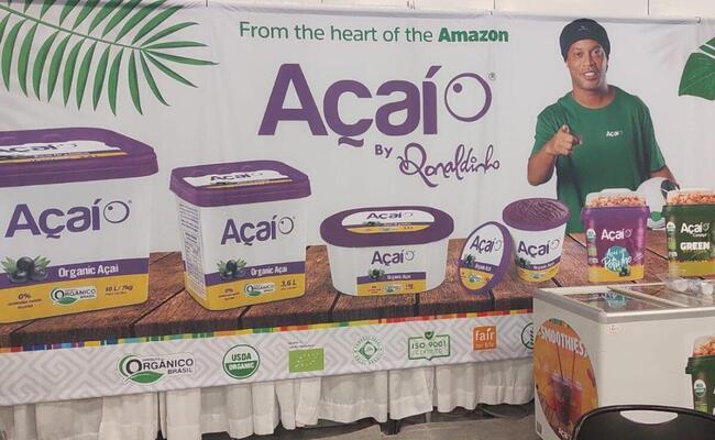 Rolê aleatório: Ronaldinho investe em venda de açaí nos Estados Unidos