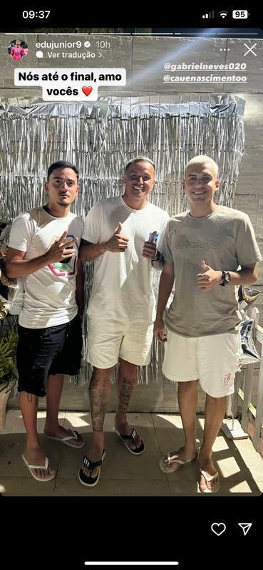Grande parte dos jogadores do Cruzeiro passaram a noite de R�veillon em fam�lia, enquanto outros optaram por celebrar a virada do ano na praia.