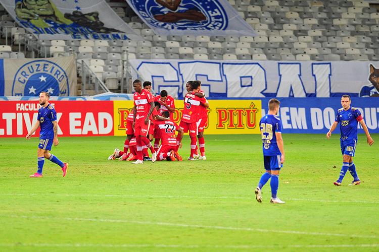 Serie B Cruzeiro E Derrotado Pelo Crb No Mineirao Em Jogo De Sete Gols Superesportes