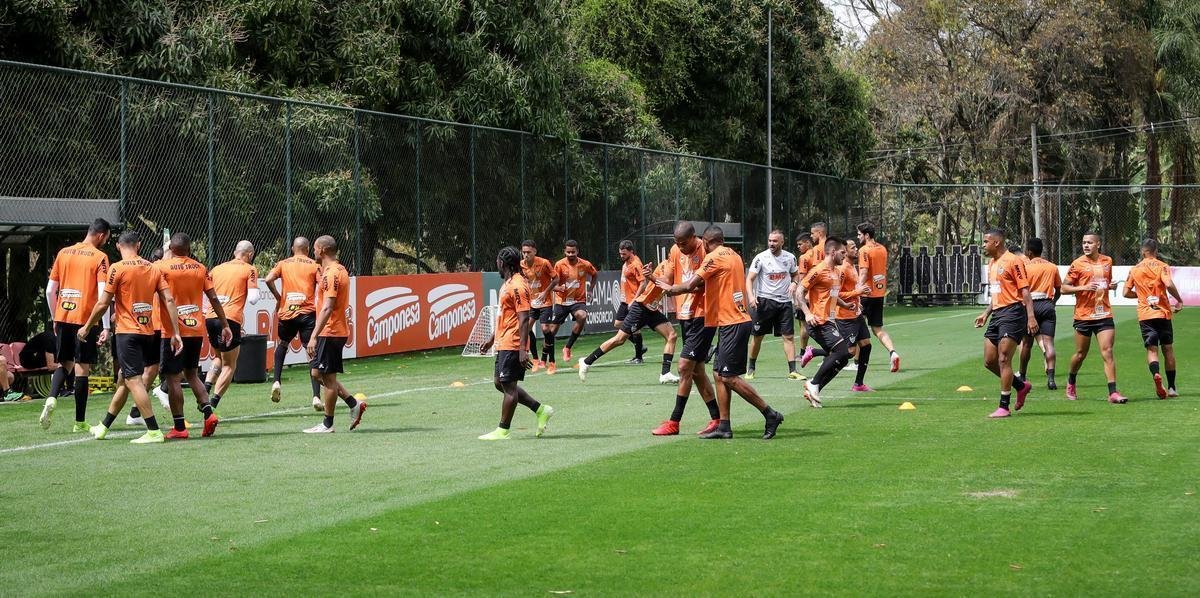 Fotos do treino do Atltico neste sbado, na Cidade do Galo. O tcnico Rodrigo Santana deve escalar o time com Wilson; Patric, Igor Rabello, Rver e Fbio Santos; Jair e Elias; Char, Vincius e Cazares; Ricardo Oliveira