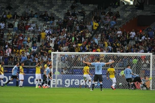 Fotos de Uruguai x Equador, no Mineiro