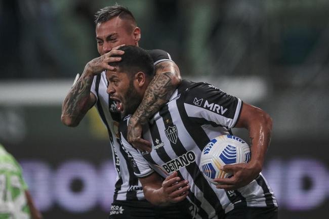 Hulk empatou novamente o jogo para o Atltico: 2 a 2