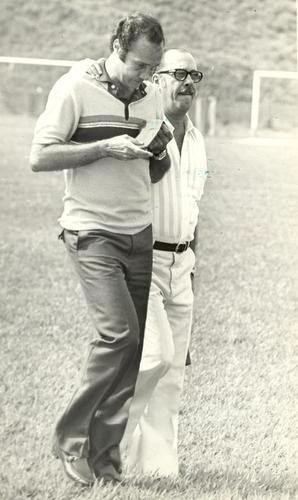 Procpio dirigiu o Atltico em 328 partidas, num total de seis passagens. Os perodos foram 1979/1981, 1984/1985, 1992, 1995/1996, 2003 e 2004/2005. Sob o comando dele, o Galo foi campeo da Copa Conmebol de 1992. Ele levantou a taa nos Mineiros de 1978, 1979 e 1980. Na foto de 18/03/1981, Procpio Cardoso chora ao deixar o comando do Galo. Ele aparece ao lado de Marcelo Guzella.