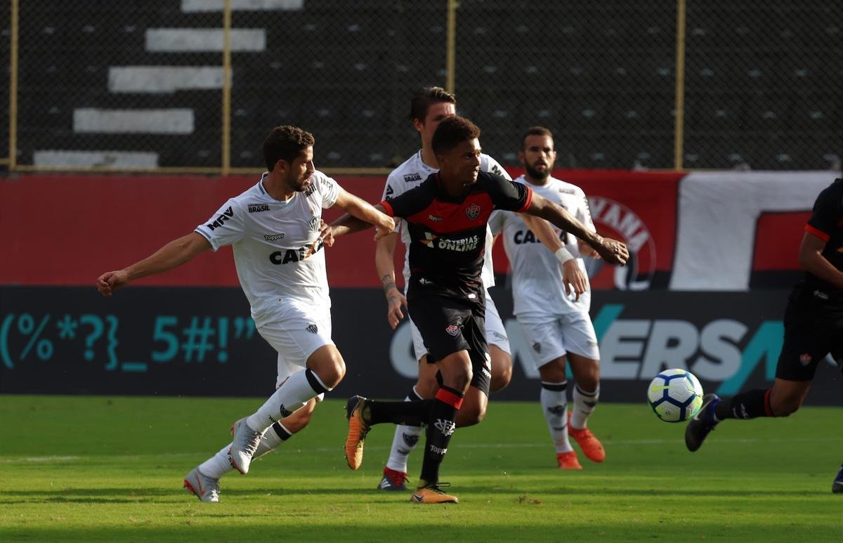 Vitória derrotou Atlético por 1 a 0, no Barradão, com gol de Léo Ceará