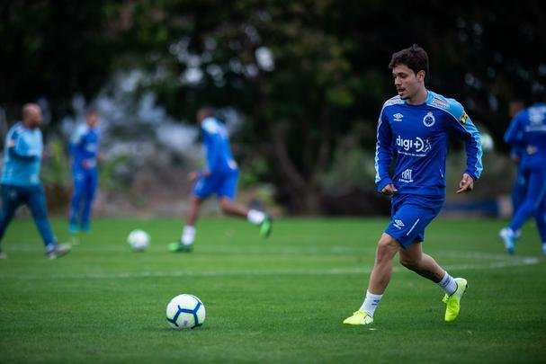 Fotos do treino do Cruzeiro na Toca da Raposa II. Time enfrenta o Internacional, nesta quarta-feira, às 21h30, no Mineirão, pela semifinal da Copa do Brasil. Mano Menezes pode apresentar novidades na escalação diante dos gaúchos.