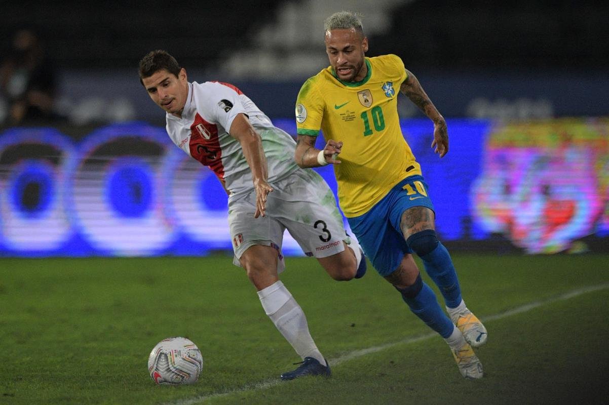 Brasil e Peru se enfrentaram no Estdio Nilton Santos, pelas semfinais da Copa Amrica 