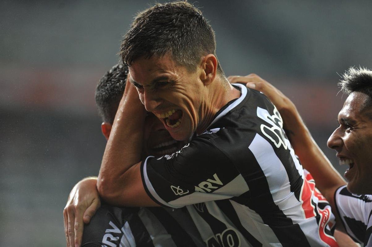 Galo venceu Cruzeiro com gols de Hulk (2) e Nacho. Edu descontou para a Raposa