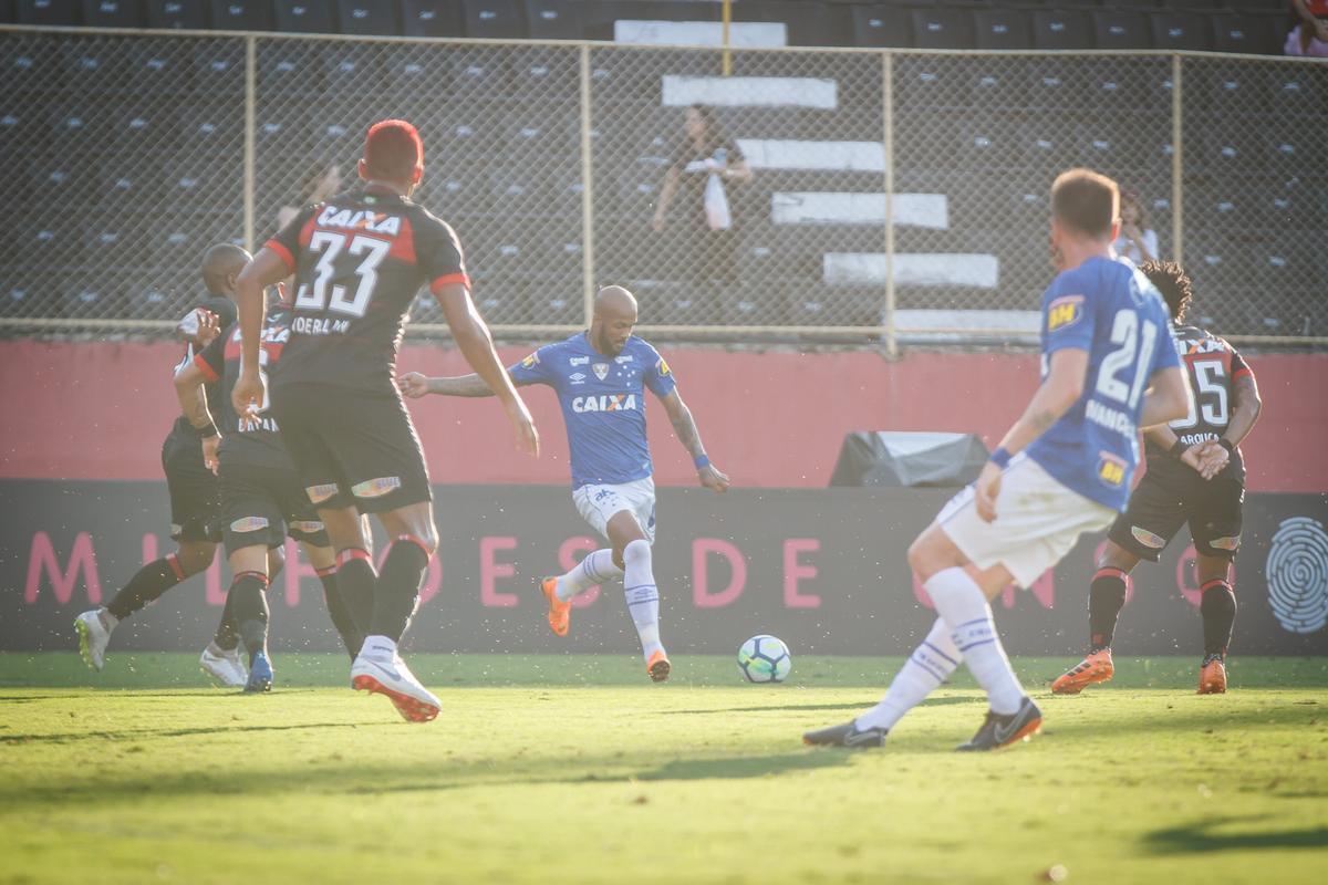 Cruzeiro empatou com Vitória no Barradão, em Salvador, por 1 a 1, pela 17ª rodada do Brasileiro
