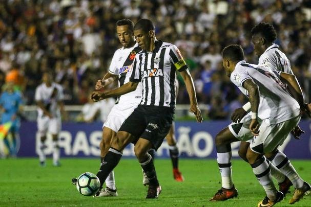 Atltico conquistou um ponto em duelo direto contra o Vasco por vaga na Copa Libertadores 